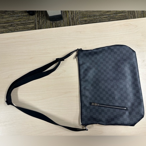 WOW POSHMARK - Authentic GM Louis Vuitton Damier Graphite Mick - Picture 6 of 16